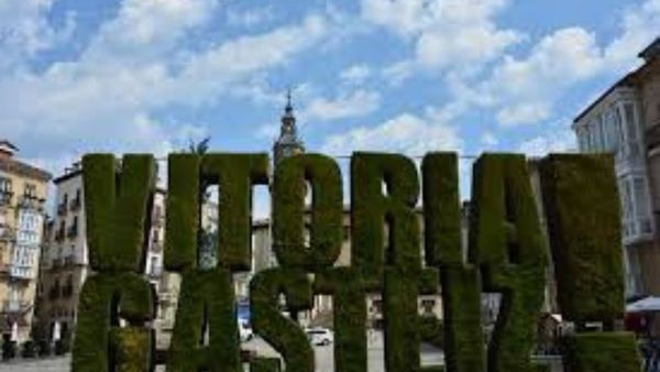 Instalación de placas solares en una cubierta de Vitoria-Gasteiz